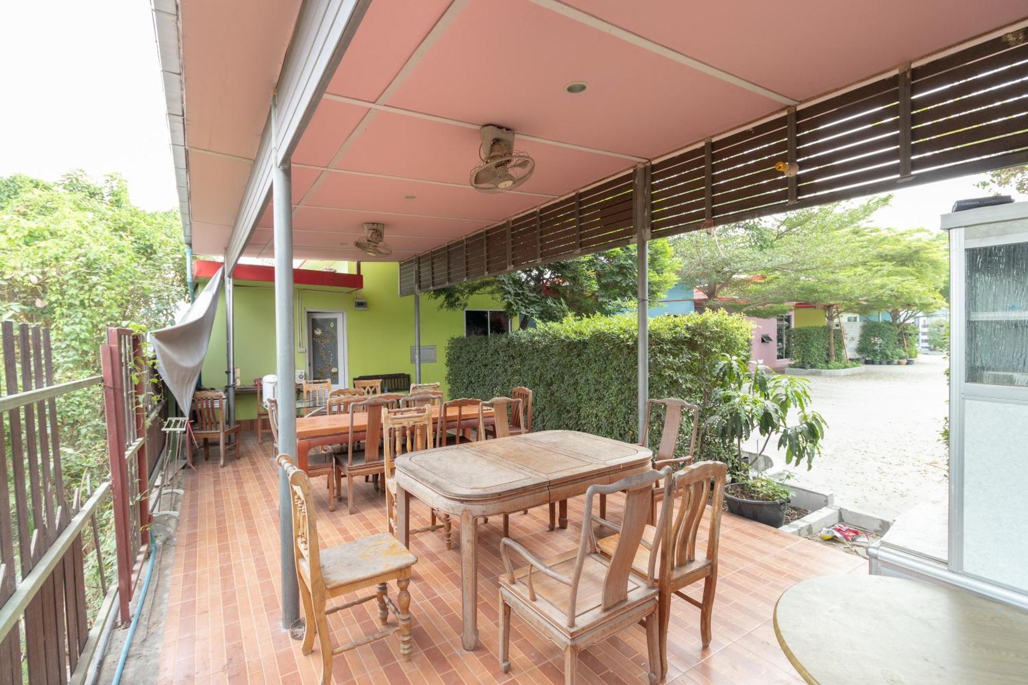 Oyo 644 蓬拜之家酒店 曼谷 外观 照片